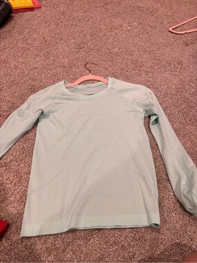 lululemon athletica Light Mint Long-Sleeve Athletic Top no tip tag
